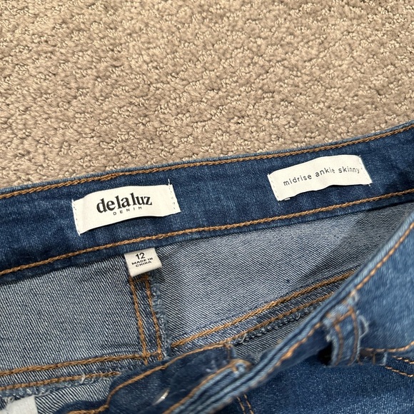 NWOT Skinny Crop Jeans - Picture 2 of 3
